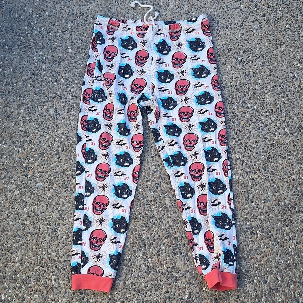 Creepy Co. Presents Beistle Halloween Spooky Skull Cat & Spiderweb Print Pajamas - Picture 8 of 15